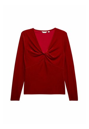 Dieprode fluwelen top met lange mouwen, een diepe V-hals en een twistdetail aan de voorkant. Glad materiaal en aansluitend design.