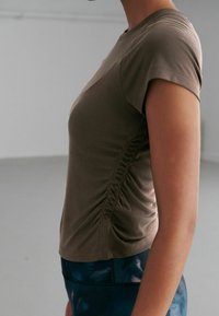 Next RUCHED SIDE SHORT SLEEVE - Basic T-shirt - chocolate brown