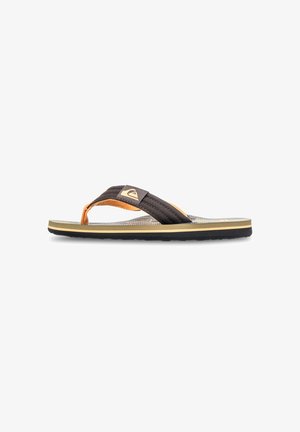 Zwarte en oranje flip-flops met stoffen banden, een gestructureerde zool en een rubberen zool. Kenmerkt zich door merkdetails op de band.