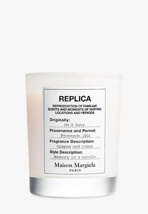 Maison Margiela Fragrances REPLICA ON A DATE CANDLE - Geurkaars