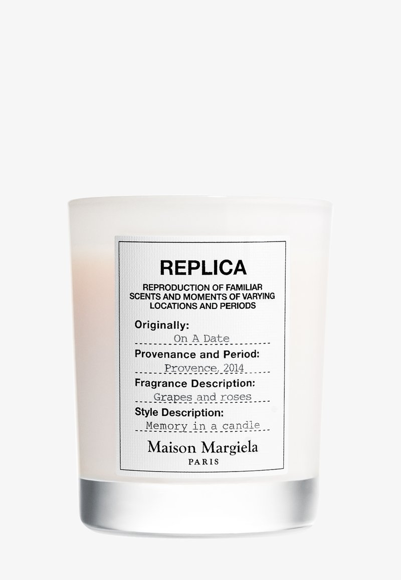 Maison Margiela Fragrances - REPLICA ON A DATE CANDLE - Vela perfumada, Ampliar