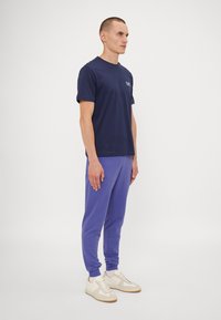 EA7 Emporio Armani Marškinėliai su spaudiniu - blue navy