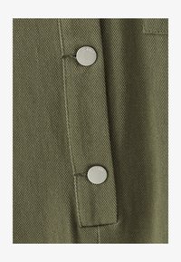 Nevybrané, olive