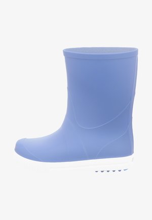 Niebieski gumowy kalosz z gładką fakturą, zaokrąglonym noskiem i białą podeszwą. Posiada niski krój i subtelne linie wzornicze na powierzchni.