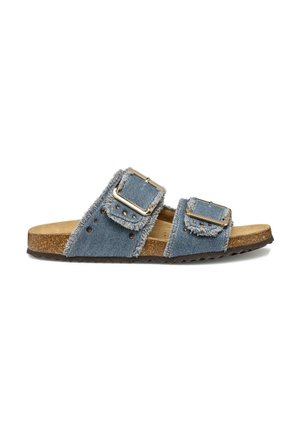 Sandali in denim blu con due cinturini regolabili, bordi sfrangiati e hardware dorato. Sottopiede in sughero e suola in gomma testurizzata.