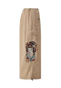 Beige bomulds maxi nederdel med snøre i taljen, der har detaljeret broderi af en kvinde omgivet af blomsterdesigns på forsiden.
