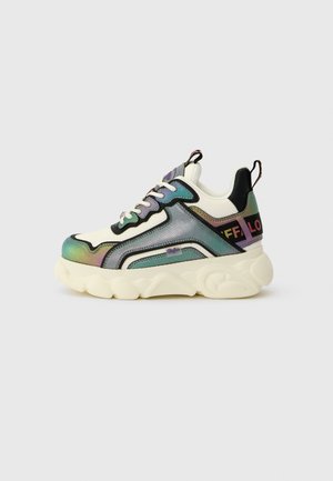 - Sneakersy niskie