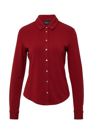 Punainen pitkähihaisten napitettavat paita, joka on valmistettu pehmeästä kankaasta ja jossa on klassinen kaulus sekä hopean väriset napit etuosassa.
