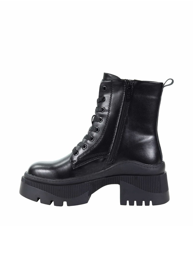 Czarne botki za kostkę z błyszczącej skóry, z sznurowanym przodem, bocznym zamkiem błyskawicznym i masywną, teksturowaną gumową podeszwą.