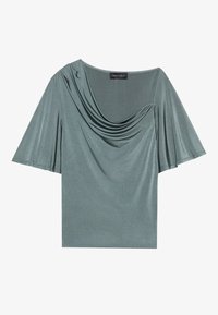 Top cu mânecă scurtă dintr-un material verde deschis, cu decolteu drapat și mâneci fluide. Textură netedă, croială modestă și culoare uniformă.