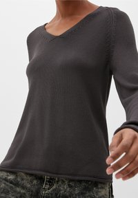 QS Sweter