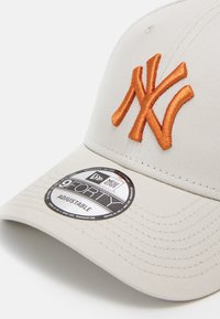 New Era LEAGUE ESSENTIAL 9FORTY UNISEX - Cap - stone