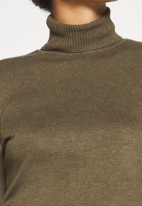 Culture Stickad tröja - khaki