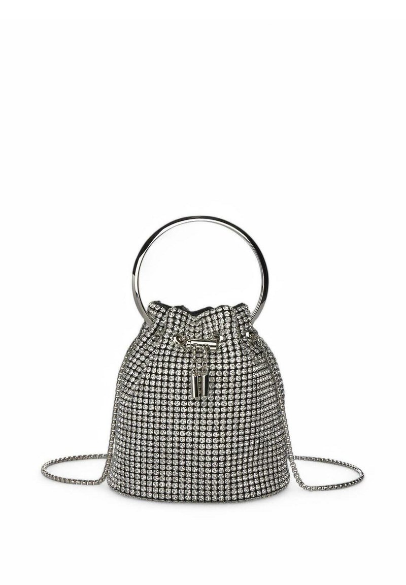 Srebrna torebka w kształcie wiadra z cekinami, z górnym sznurkiem, okrągłą srebrną rączką oraz odczepianym łańcuszkiem, z metalowym zapięciem.