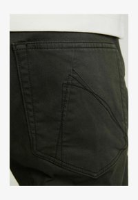 Nepasirinkta, dark green