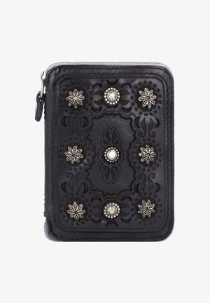 Portafoglio in pelle nera con design floreali in rilievo e borchie di tonalità argento. Presenta una chiusura con zip e un dettaglio di cuciture bordate.