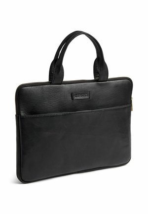 Czarna skórzana teczka z podwójnymi uchwytami, przednią kieszenią na zamek oraz tłoczonym napisem marki "Depeche" na białym tle.