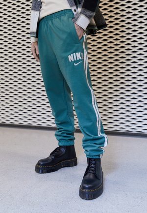 Pantalones deportivos - green