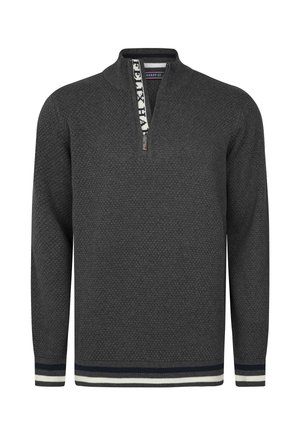 Suéter de punto gris oscuro con cuello de media cremallera, patrón texturizado y puños a rayas en azul marino y crema. Presenta cinta de marca en el cuello.