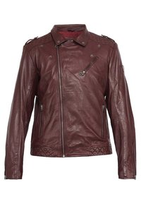 Veste en cuir bordeaux avec fermeture éclair sur le devant, plusieurs zips, épaulettes et accents matelassés le long des bords inférieurs.
