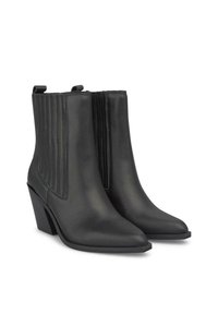Czarne skórzane botki za kostkę z szpiczastym noskiem, blokowym obcasem, żebrowanymi bocznymi panelami oraz podwójnymi zamkami błyskawicznymi z boku dla łatwego zakładania.