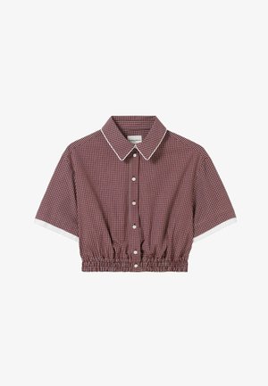 Camisa corta con un patrón a cuadros burdeos y cuello y puños blancos. Presenta una cintura elástica y cierre frontal con botones. Tejido suave.