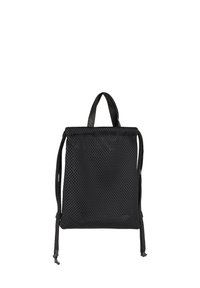 Bolsa de malla negra con forma rectangular, que cuenta con dos asas y cuerdas ajustables para el cierre. Diseño simple y ligero.