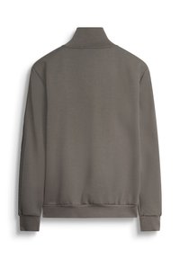 Chaqueta de tela de jersey gris con un alto cuello, mangas largas y puños y dobladillo elásticos. Textura suave sin patrones ni herrajes visibles.