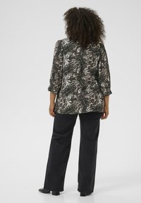 Kaffe Curve Pluus - black grey abstract graphic