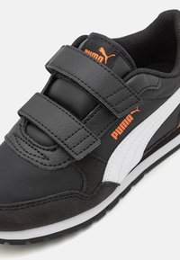 Puma ST RUNNER V3 UNISEX - Matalavartiset tennarit - black/white/rickie orange
