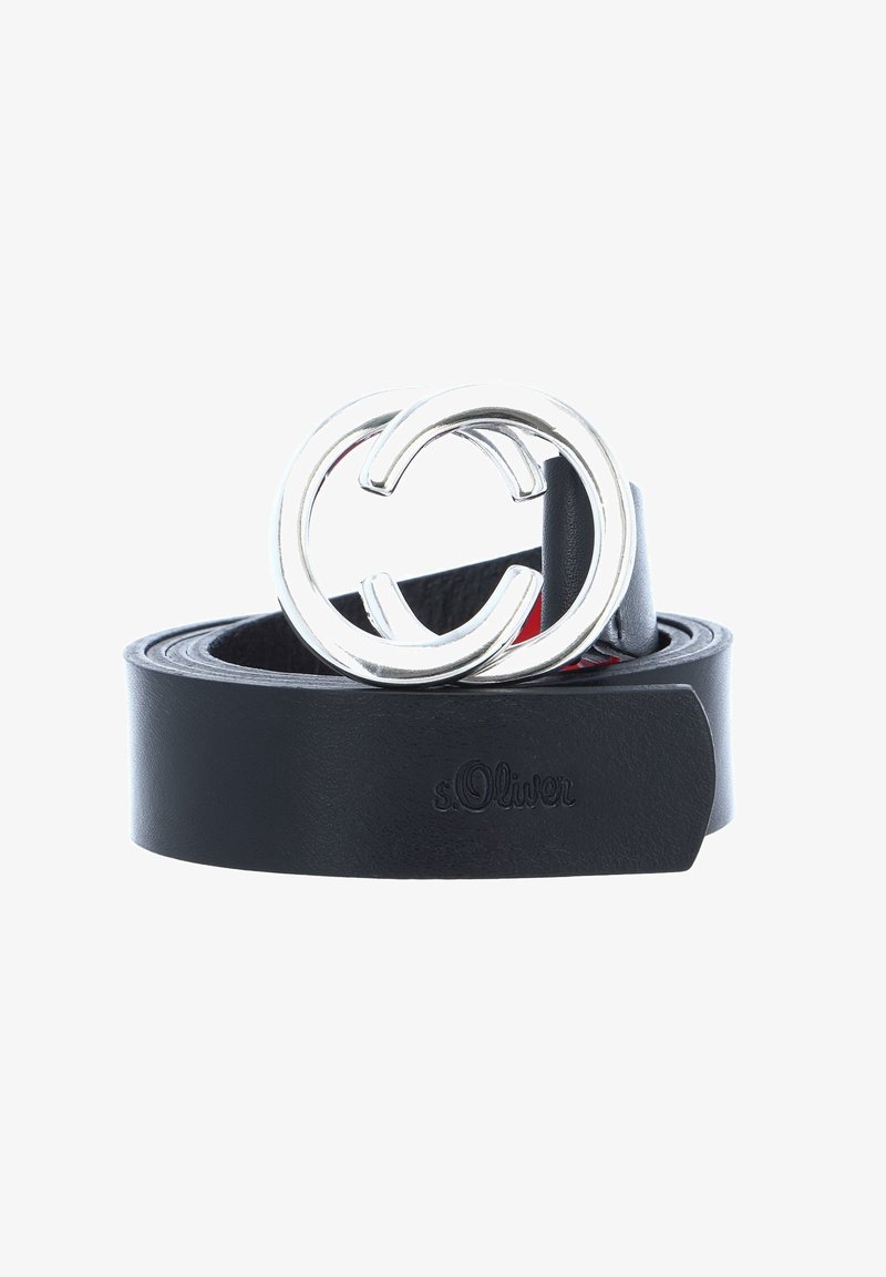 Ceinture en cuir noir avec boucle double anneau argentée et logo s.Oliver embossé sur l'extrémité de la ceinture, roulée sur un fond blanc.