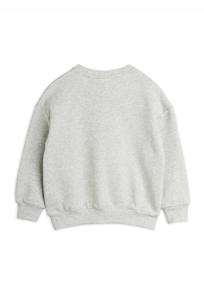 Φωτεινό γκρι φούτερ με στρογγυλή λαιμόκοψη, μακριά μανίκια, ριμπ μανσέτες και ριμπ μέση, εμφανίζεται από πίσω.