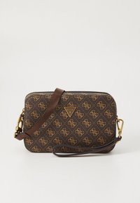 Brunt rektangulært Guess-armbånd med gullfarget logomønster, trekantet Guess-emblem, glidelåslukking og avtakbar stropp med gullfargede låser.