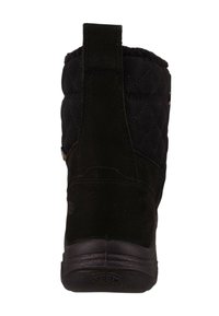 Sort vandtæt støvle med quiltet nylonoverdel og ruskindsdetaljer. Har en forstærket hæl og slidstærk gummisål.