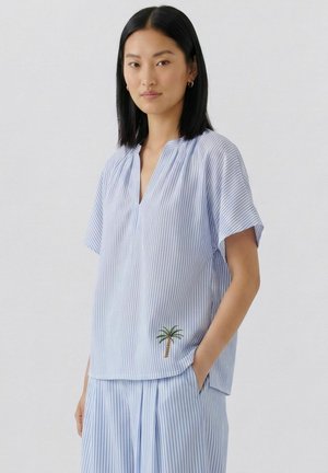 Oui TUNIKA - Blouse - light blue white