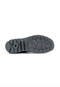 Semelle de chaussure en caoutchouc avec un motif de semelle profond. Couleur gris foncé avec une surface texturée et des zones renforcées pour une durabilité accrue.