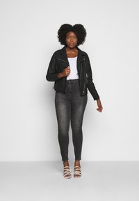 Vero Moda Curve VMLORA WASH - Jeggings - black denim