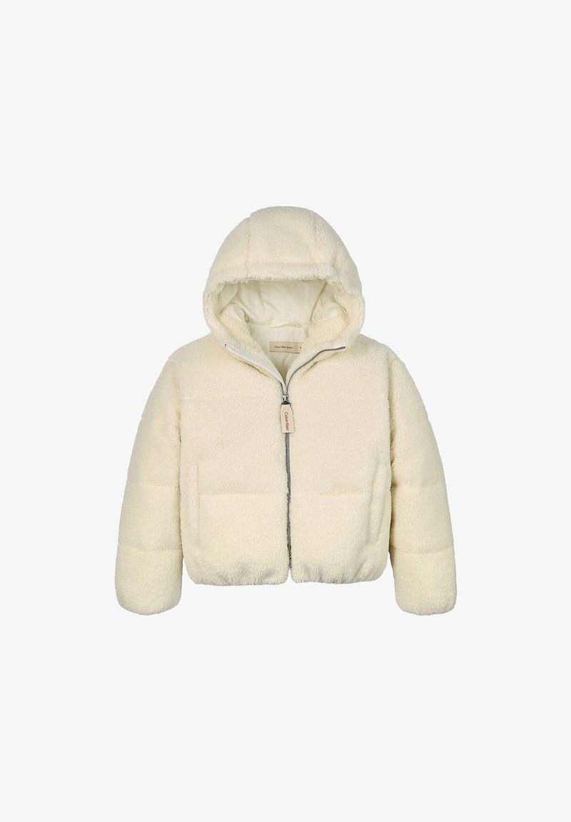 Giacca cappuccio plush di colore crema, con zip frontale e due tasche laterali, caratterizzata da un tessuto morbido e strutturato e un piccolo tirazip.