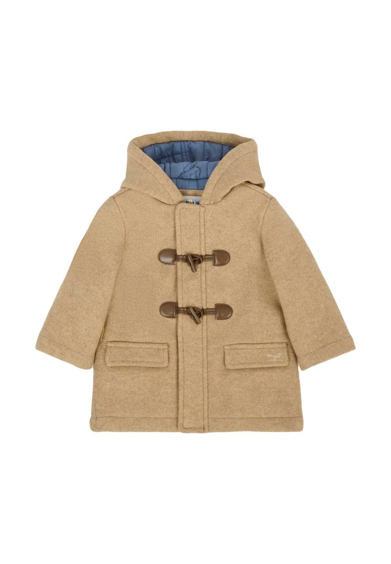Cappotto in lana beige con cappuccio, chiusura a battente e due tasche frontali. Fodera in tessuto trapuntato blu per maggiore calore e comfort.
