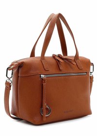 Sac à main en cuir marron texturé avec deux poignées supérieures, poche zippée à l'avant, fermeture éclair, et bandoulière amovible.