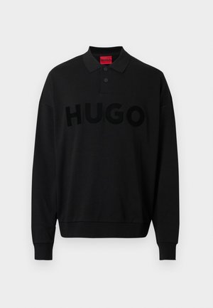 Zwart poloshirt met lange mouwen en een geribbelde kraag, met een opvallend, gestructureerd "HUGO"-logo op de voorkant. Zacht materiaal, comfortabele pasvorm.