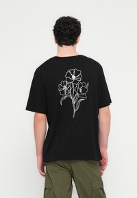 Jack & Jones JJDREW TEE CREW NECK - Μπλουζάκι με στάμπα - black