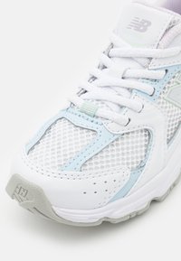 New Balance 530 - Baskets basses - white/light blue
