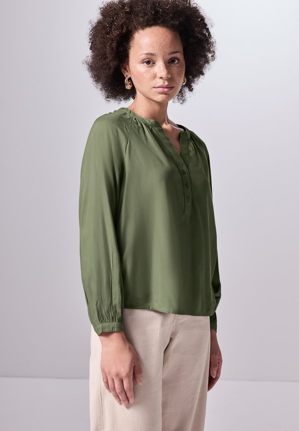 RAGLAN IN UNIFARBE - Bluse - grün