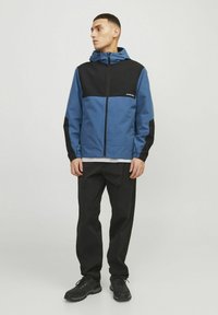 Jack & Jones KAPUZEN - Giacca outdoor - ensign blue