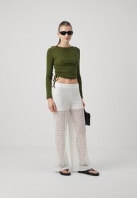VILA VISARAH PANTS - Hlače - cloud dancer