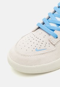 Nike SB FORCE 58 UNISEX - Tenisice - phantom/universal blue/summit white/sail