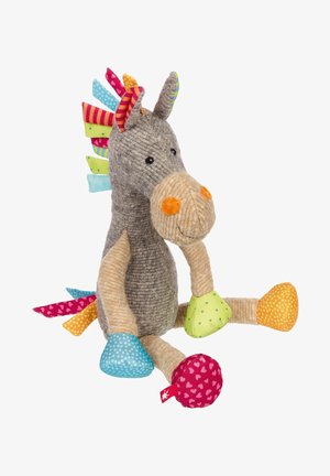 Giocattolo di peluche morbido grigio, con un corpo testurizzato e accenti colorati e decorati su orecchie, criniera e zampe. Presenta un naso arancione e occhi espressivi.