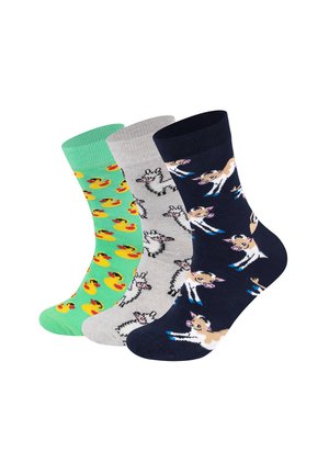 Trois paires de chaussettes : vertes avec des motifs de canards jaunes, grises avec des dessins de lamas noirs et bleu marine avec des illustrations de chiens brun clair.