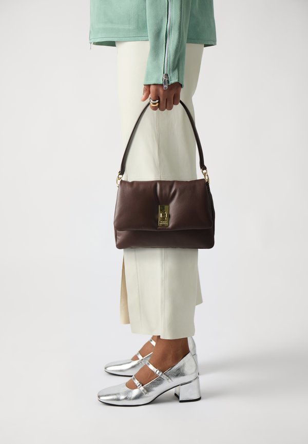 SOFT CROSSOVER - Handbag - rich walnut